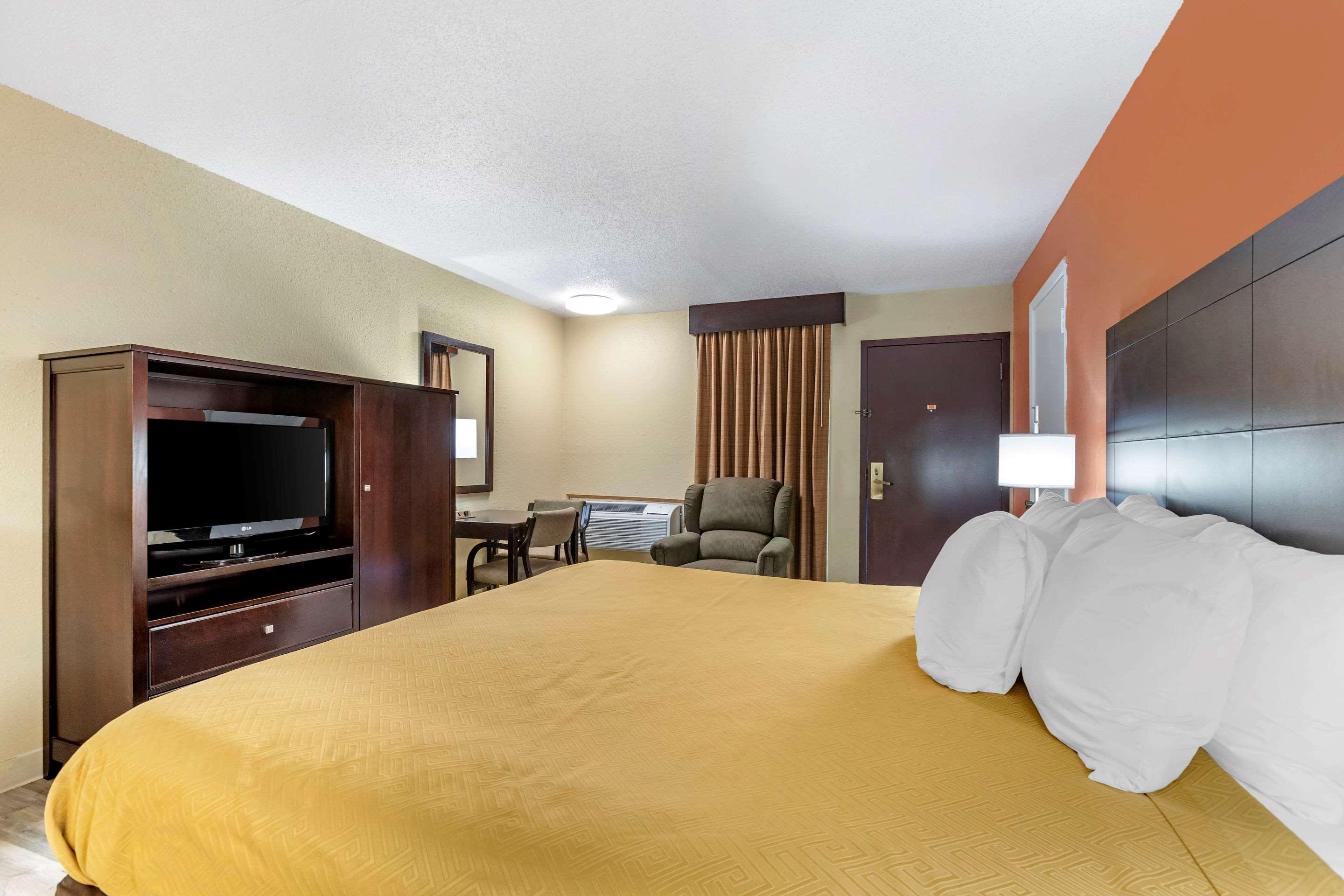 Econo - Northwest Des Moines Hotel 2*