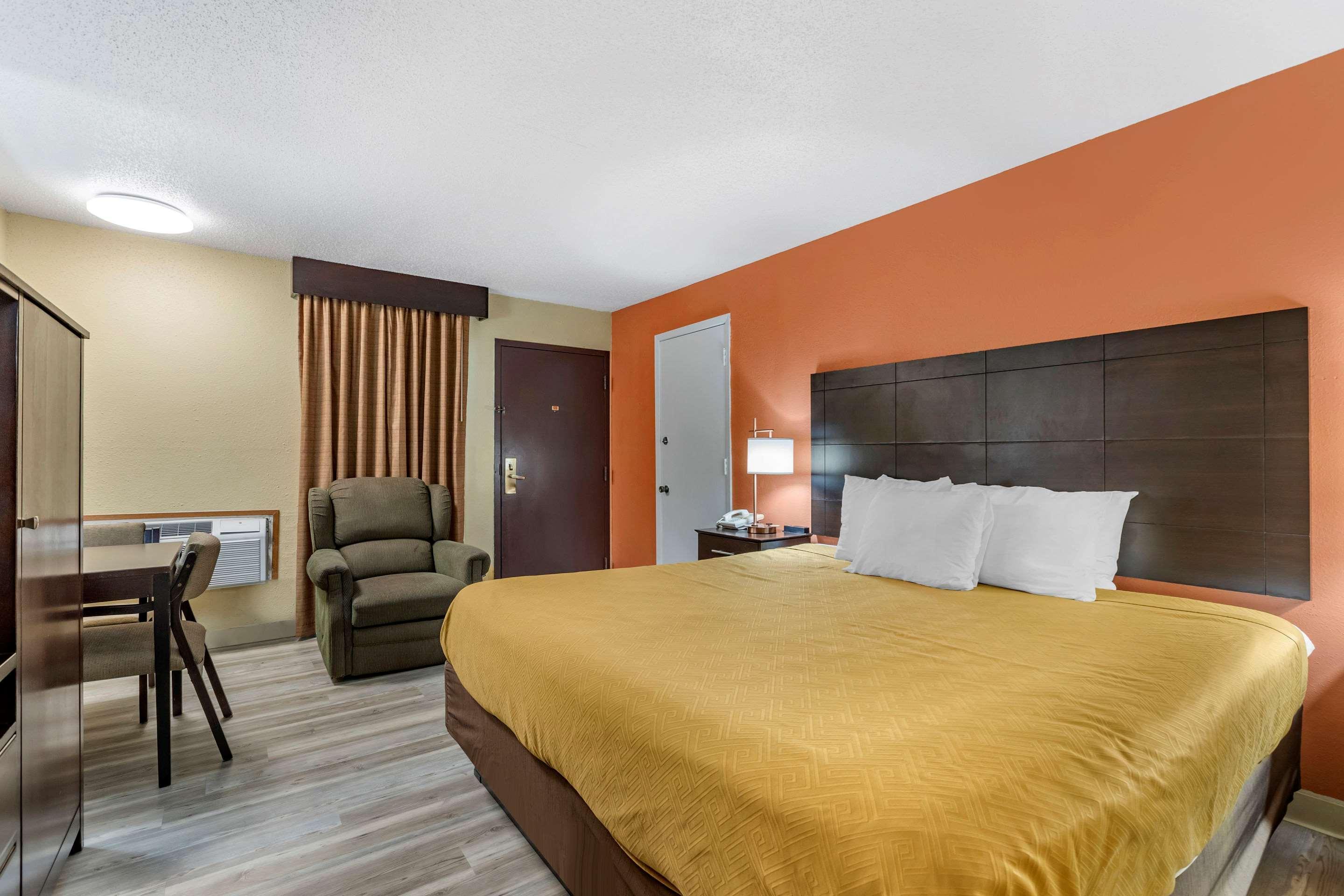 Hotel Econo - Northwest Des Moines
