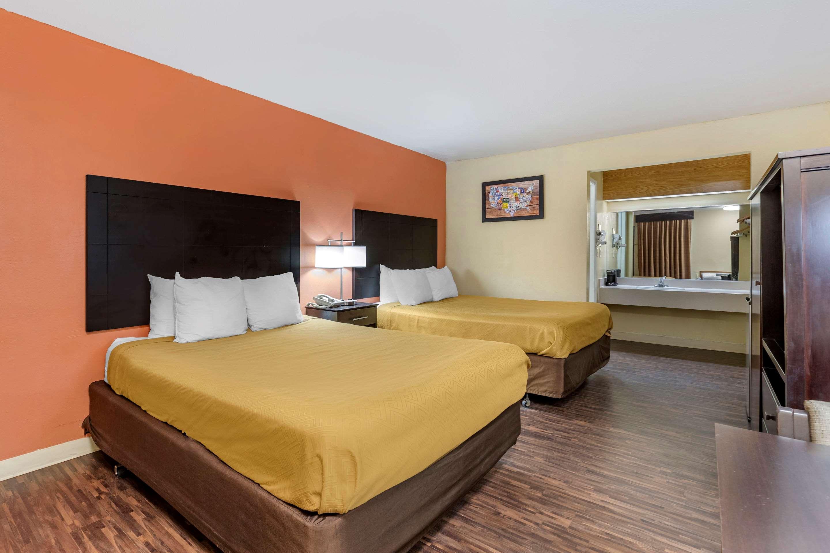 Hotel Econo - Northwest Des Moines 2*