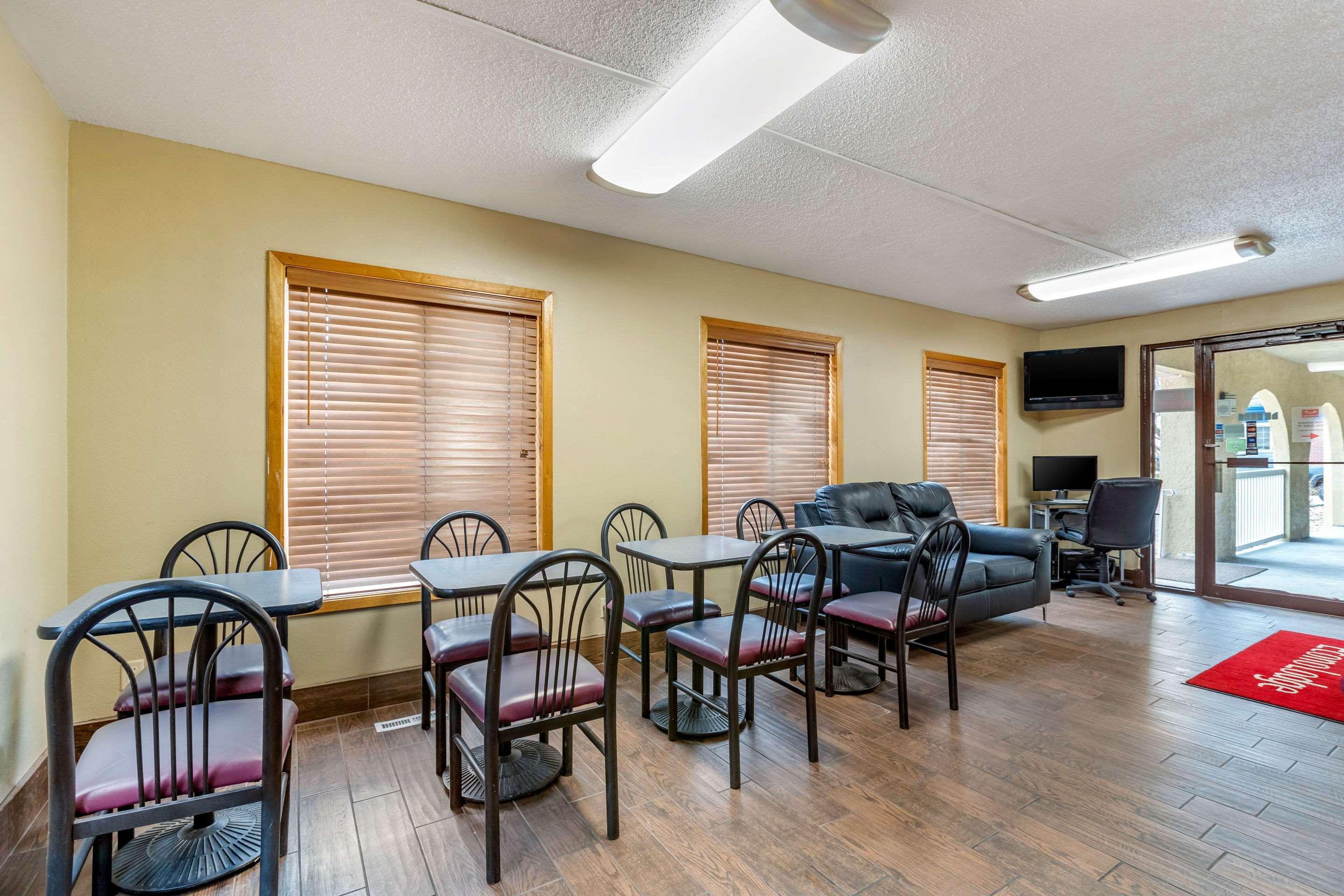 Hotel Econo - Northwest Des Moines