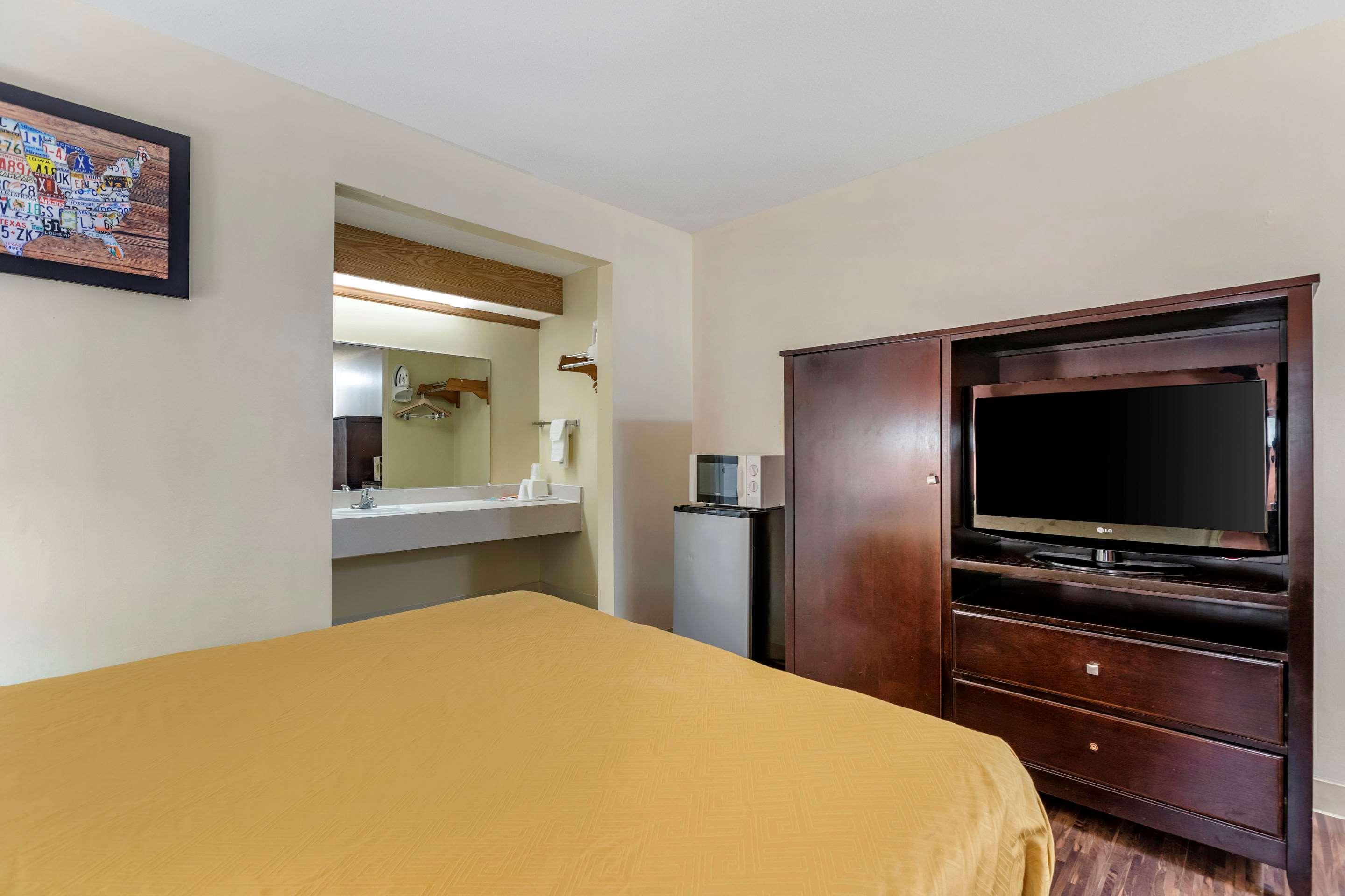 Econo - Northwest Des Moines Hotel 2*