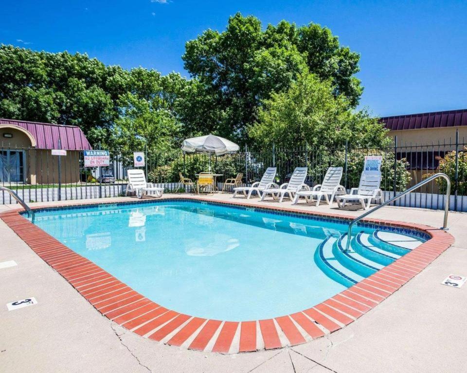 Econo - Northwest Des Moines Urbandale