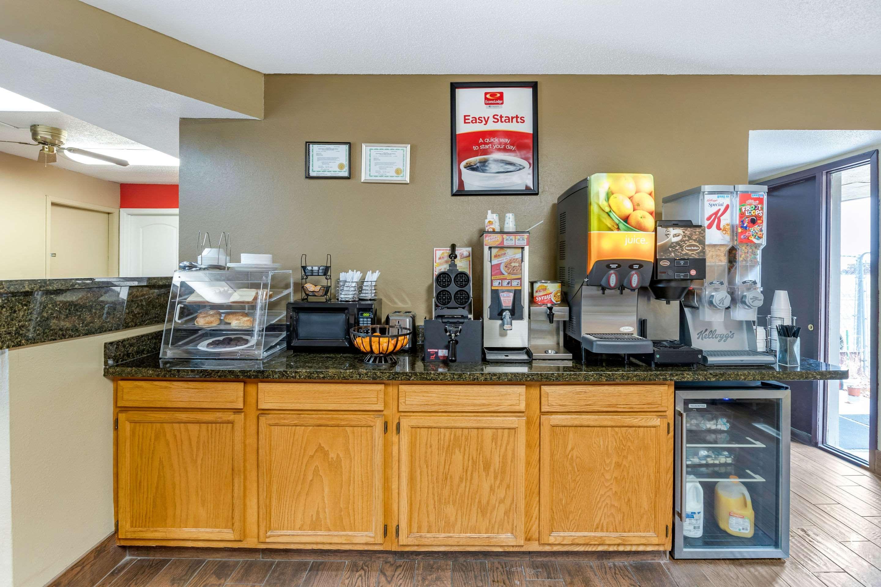Econo - Northwest Des Moines Hotel 2*