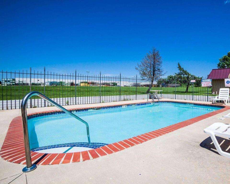 Hotel Econo - Northwest Des Moines
